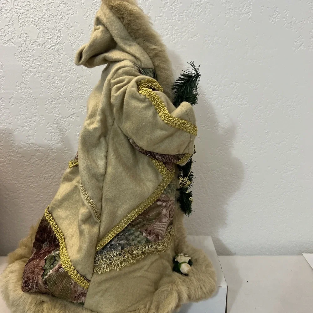Vintage Old World Santa Beige Holding Garland Centerpiece Figure Tree Topper 18
